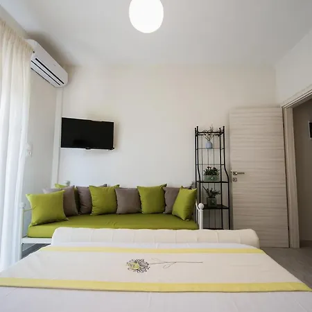 Chelona Apartment *