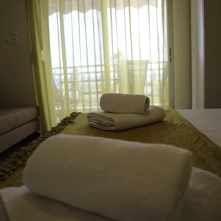 Chelona Apartment