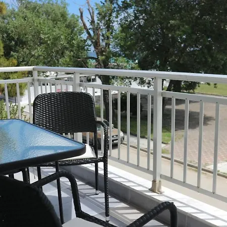 Apartment Chelona *